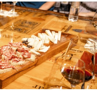 Florence at Night Bike Tour with Wine and Aperitivo Picnic Florence at Night Bike Tour with Wine and Aperitivo Picnic